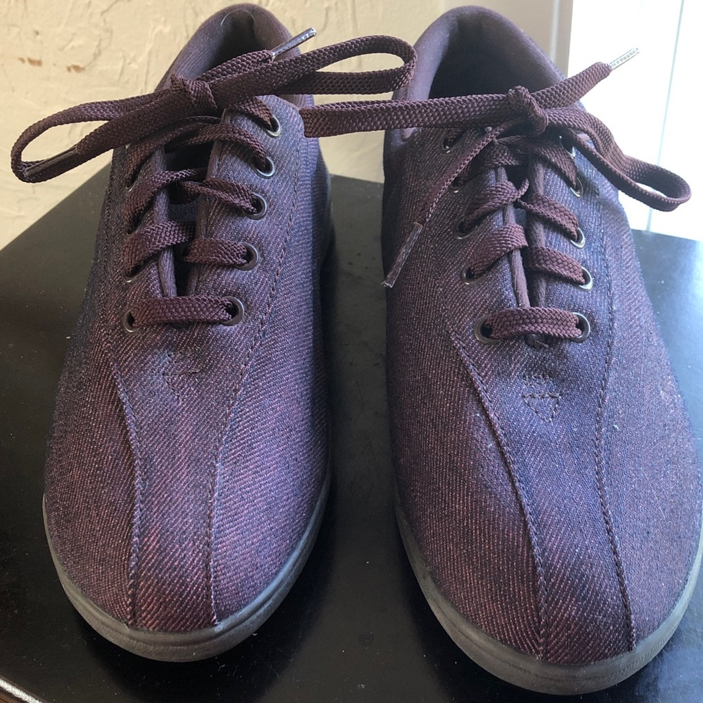Easy Spirit brownish reddish fabric sneakers size 8.5